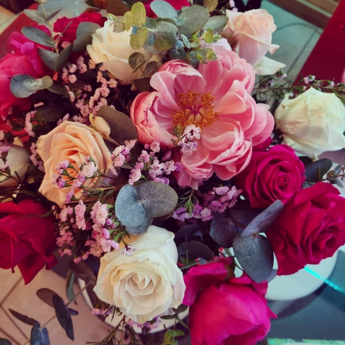 Créations de bouquets florales personnalisés pour particuliers et professionnels par un artisan fleuriste à Venelles à côté d’Aix en Provence