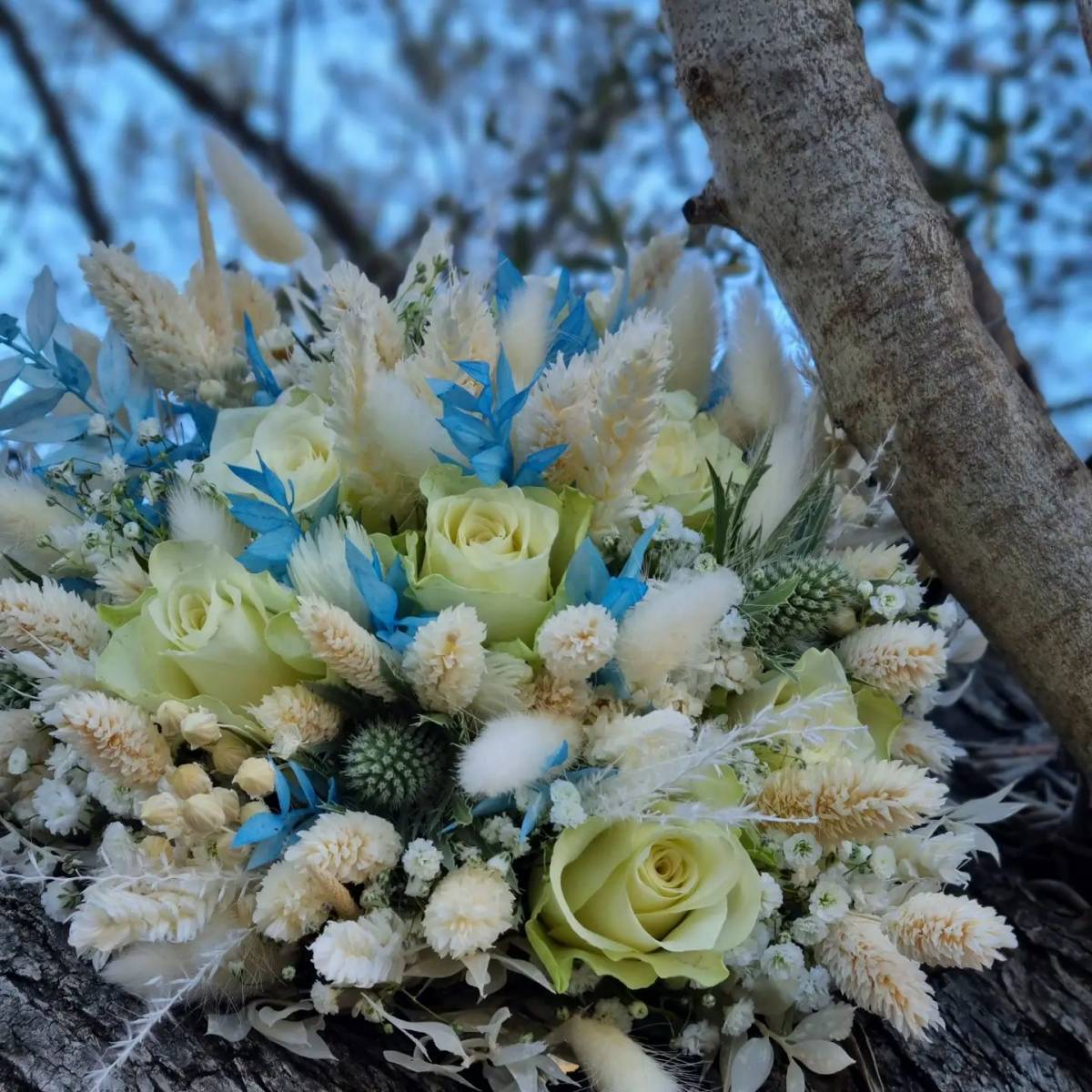 Créations de bouquets florales personnalisés pour particuliers et professionnels par un artisan fleuriste à Venelles à côté d’Aix en Provence